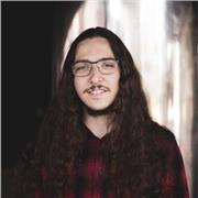 Profesor de guitarra y armonía titulado en Interpretación Musical (Música Moderna) por la Universidad Alfonso X  El Sabio